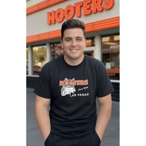 Hooters Las Vegas T Shirt Black Men Size 2XL ,XXL 25"x29"